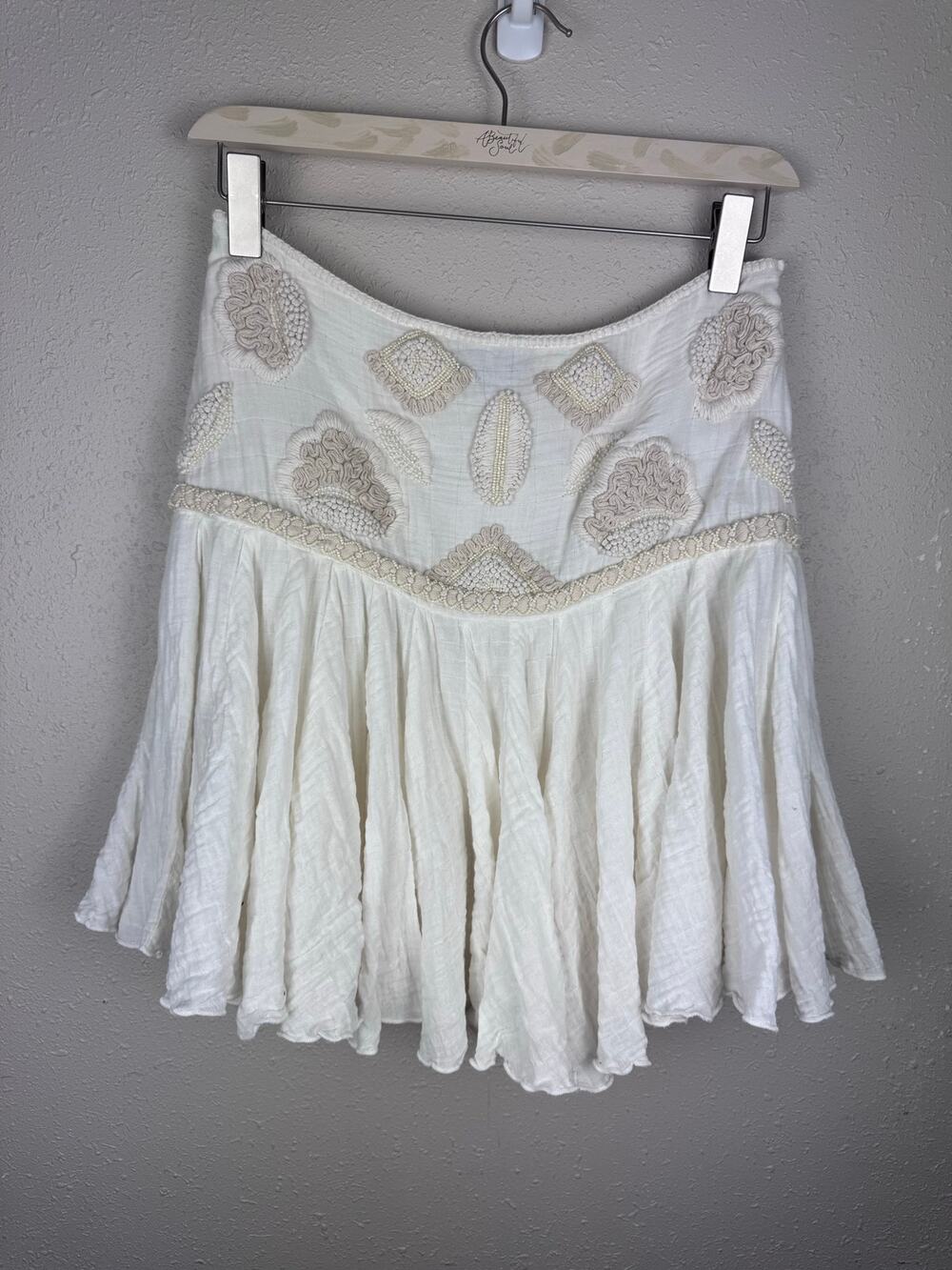 Feathers by Tolani White Embroidered Skirt Womens size Medium